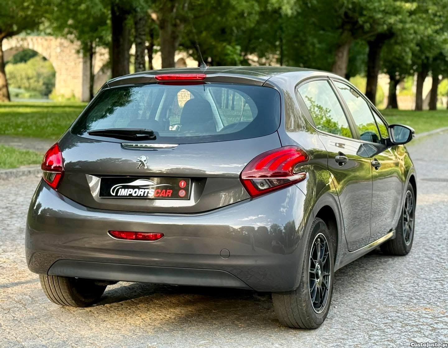 Peugeot 208 1.5 BlueHDi Allure — fotografia 12