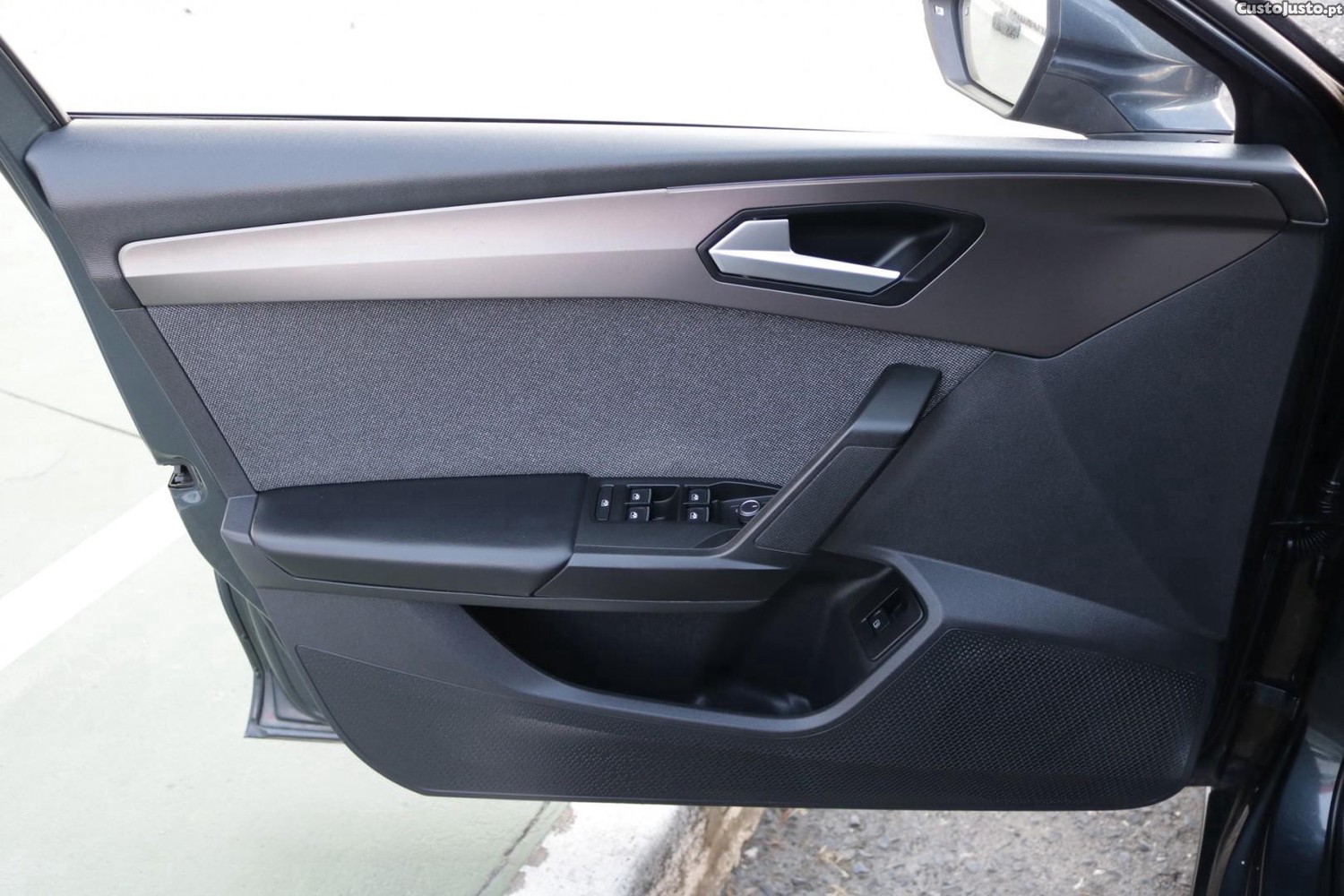 SEAT Leon 1.4 e-Hybrid Xcellence DSG 204cv — fotografia 30