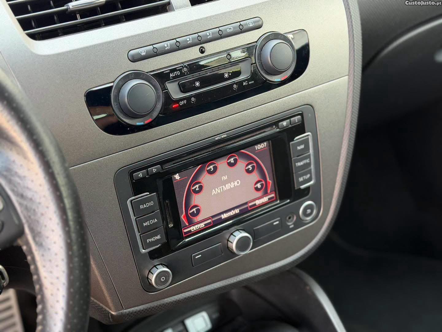 SEAT Leon 2.0 TSi Cupra R — fotografia 8