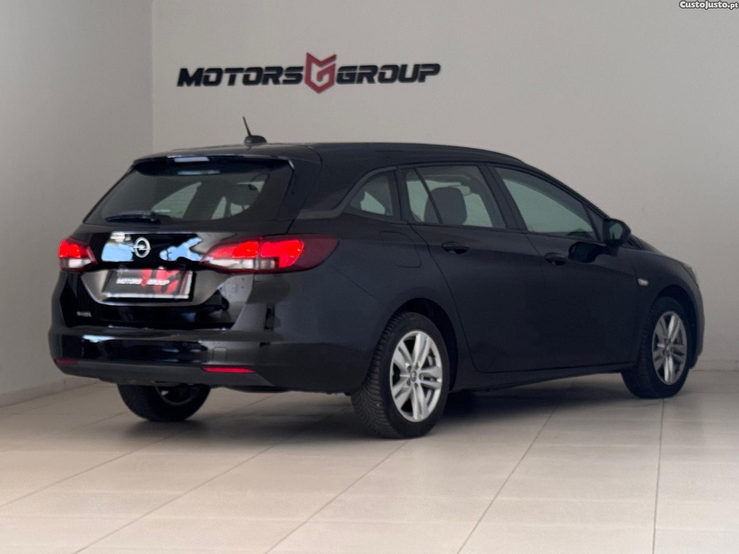 Opel Astra Sports Tourer 1.2 T Edition — fotografia 2