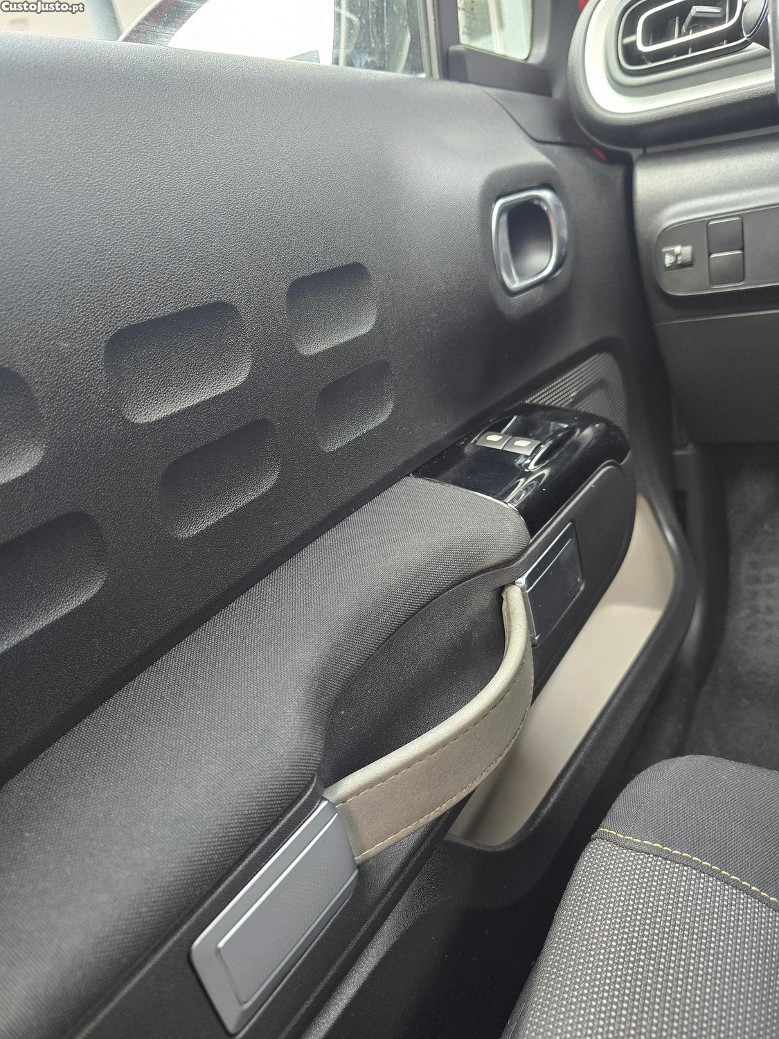 Citroën C3 1.2 PureTech Shine — fotografia 3