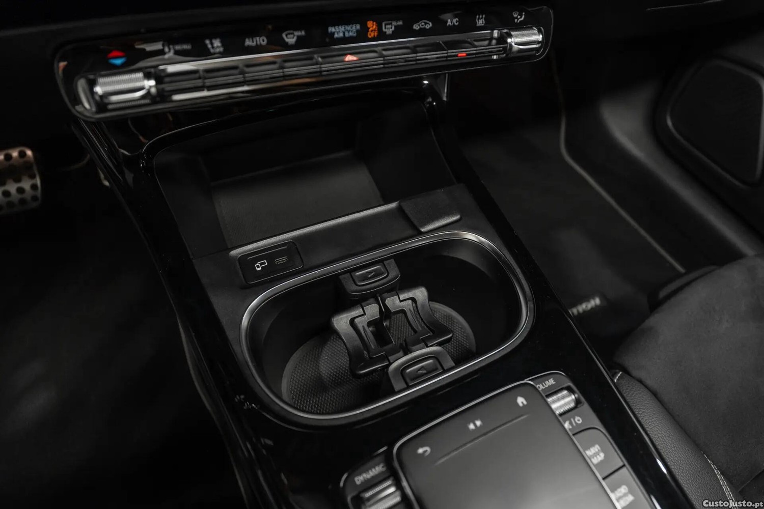Mercedes-Benz CLA 250 e Shooting Brake AMG Line — fotografia 10