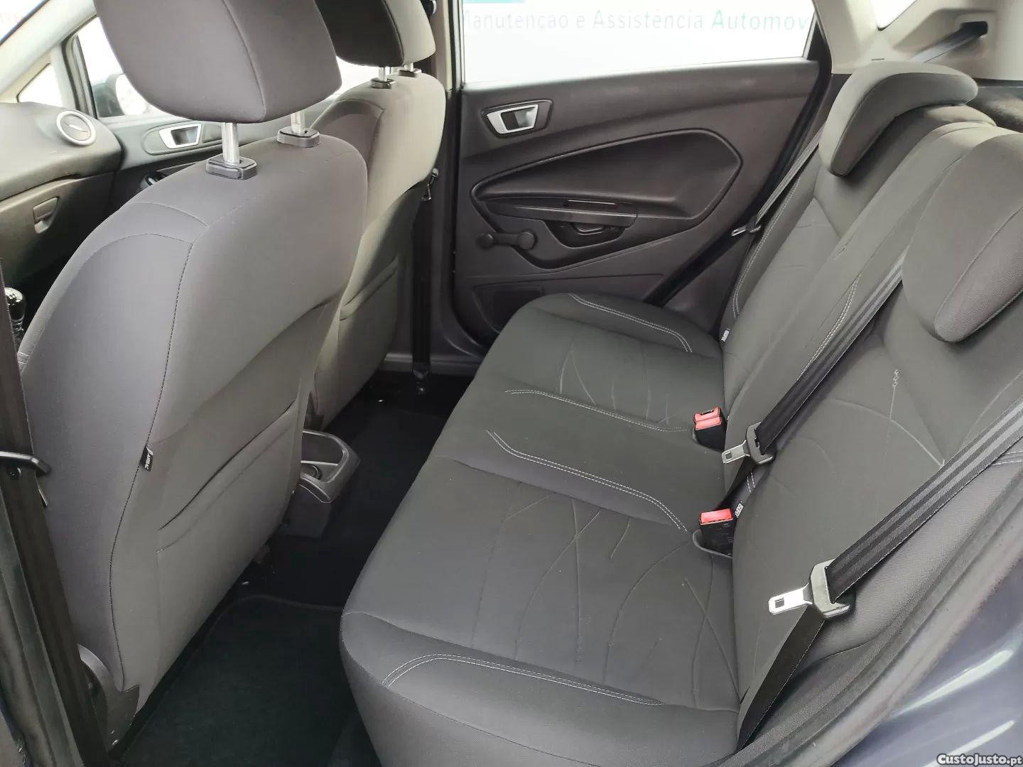 Ford Fiesta 1.5 tdci trend — fotografia 9