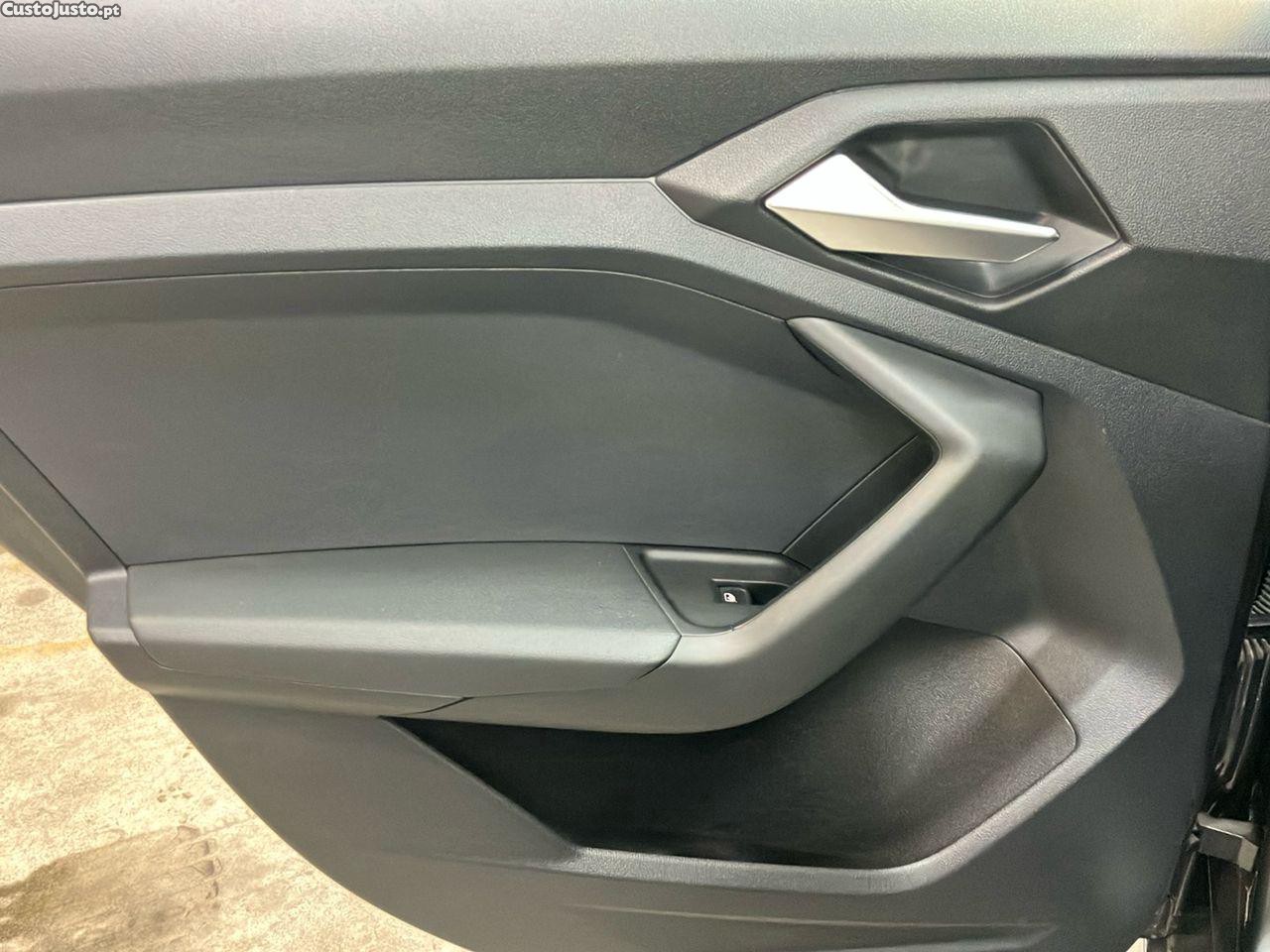 Audi A1 Sportback Sportback 25 TFSI — fotografia 4