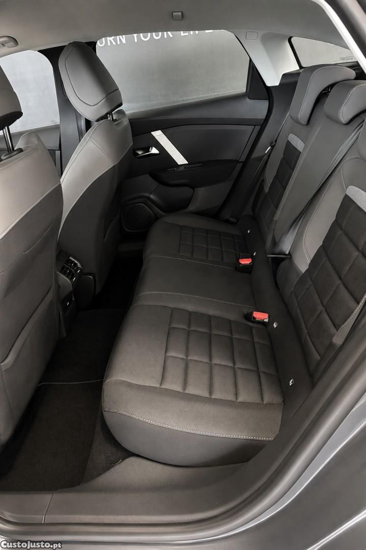 Citroën e-C4 136 PLUS — fotografia 3
