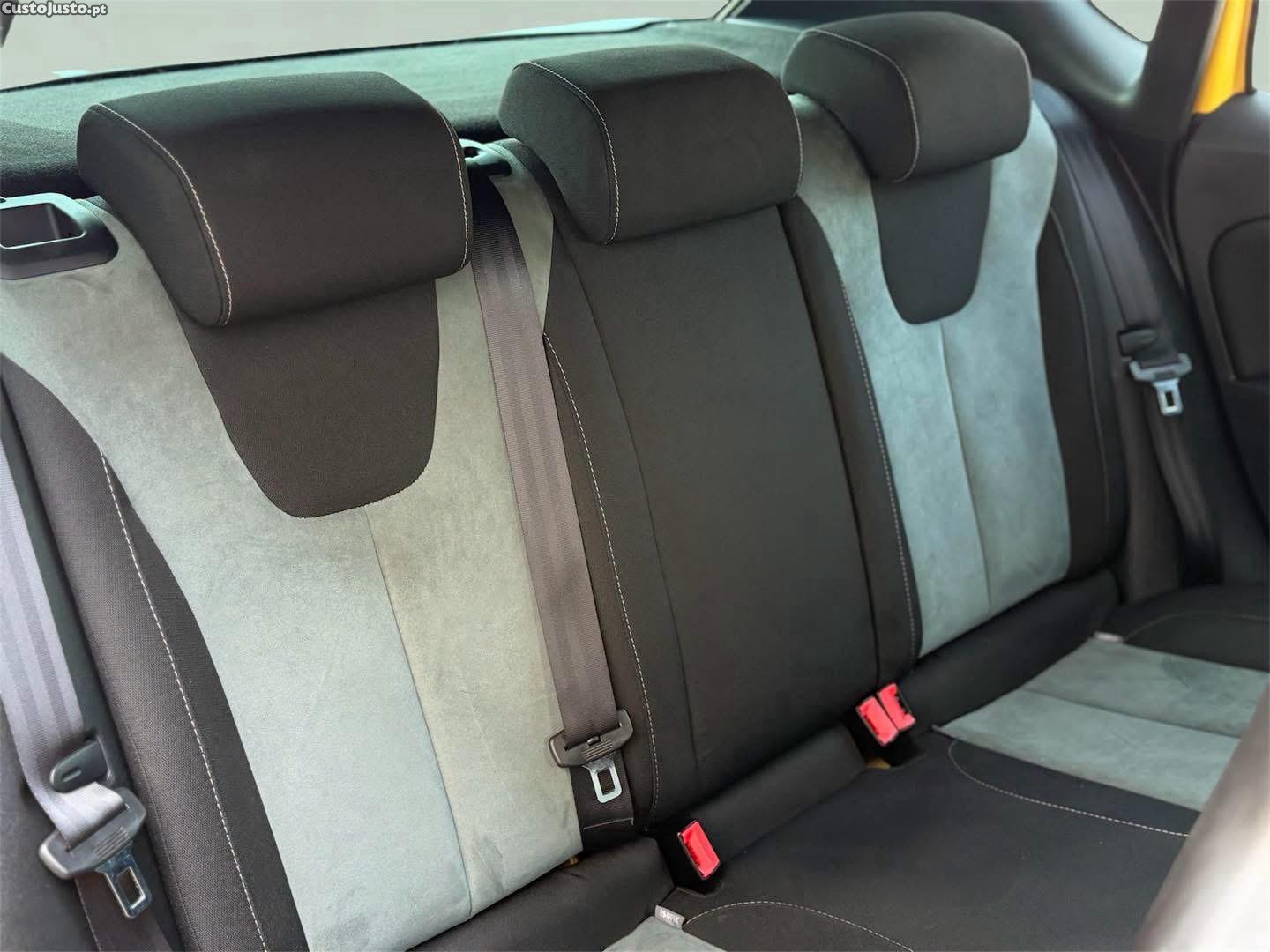 SEAT Leon 2.0 TSi Cupra R — fotografia 3