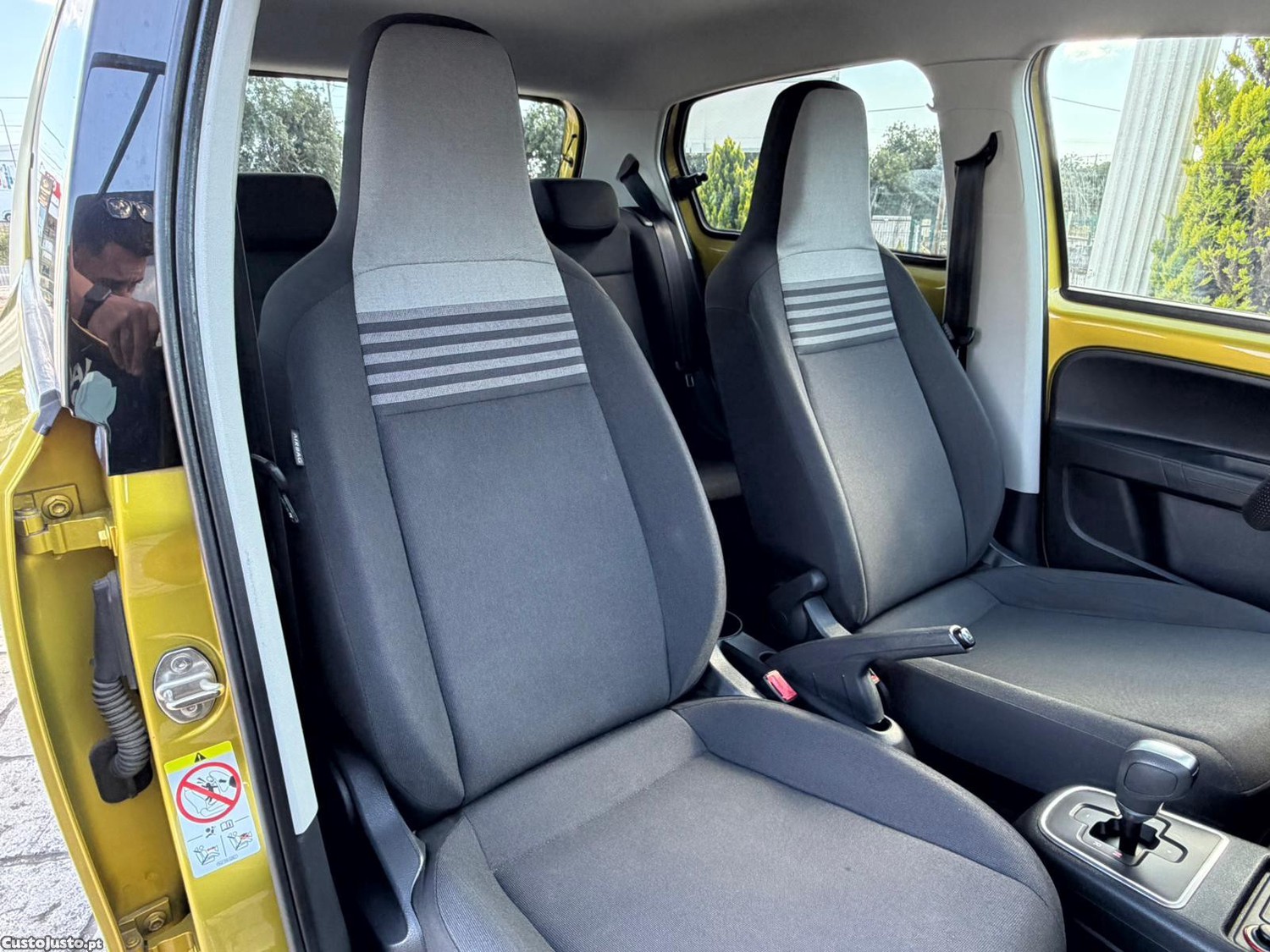 Volkswagen Up! 1.0 Automatico 69000km — fotografia 3