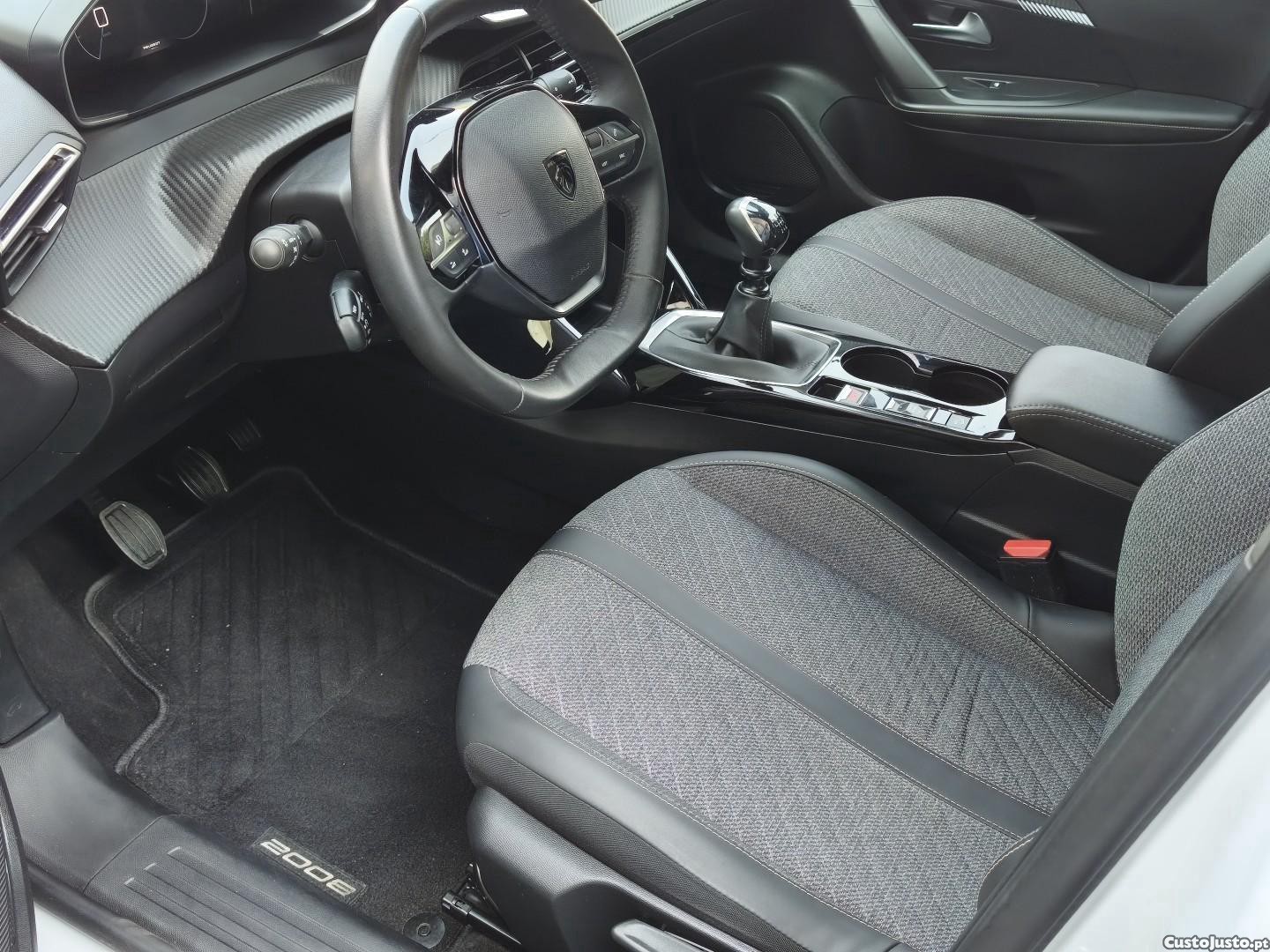 Peugeot 2008 TURBO 100 Allure — fotografia 16