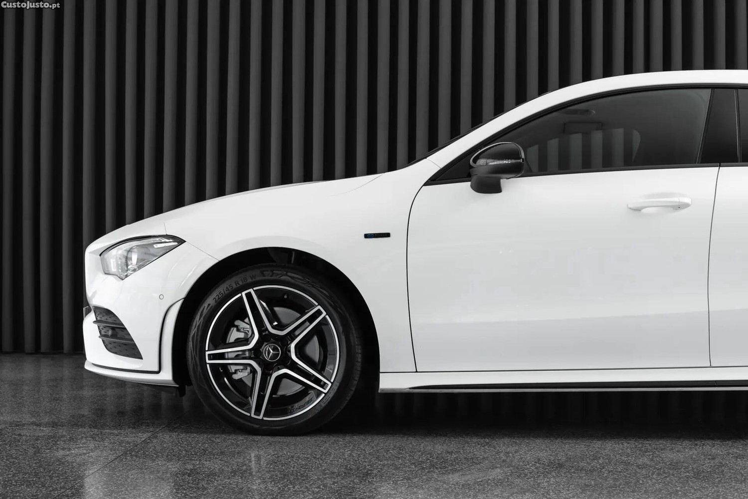 Mercedes-Benz CLA 250 e Shooting Brake AMG Line — fotografia 22