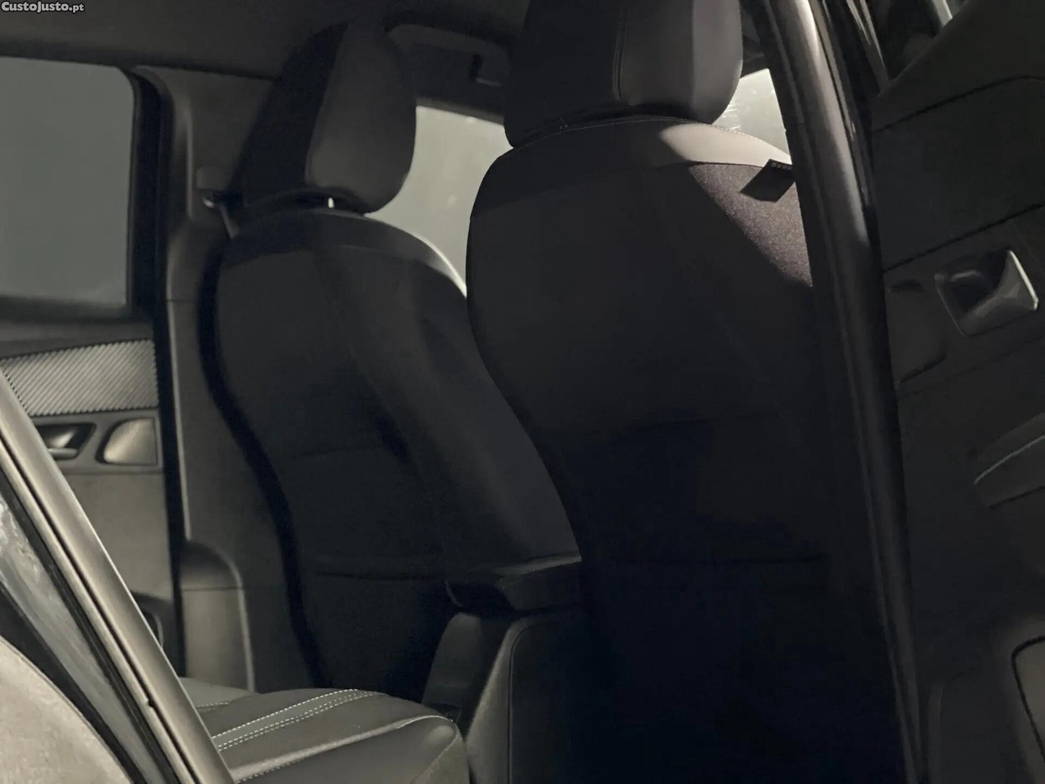Peugeot 2008 1.5 BlueHDi Allure EAT8 — fotografia 5