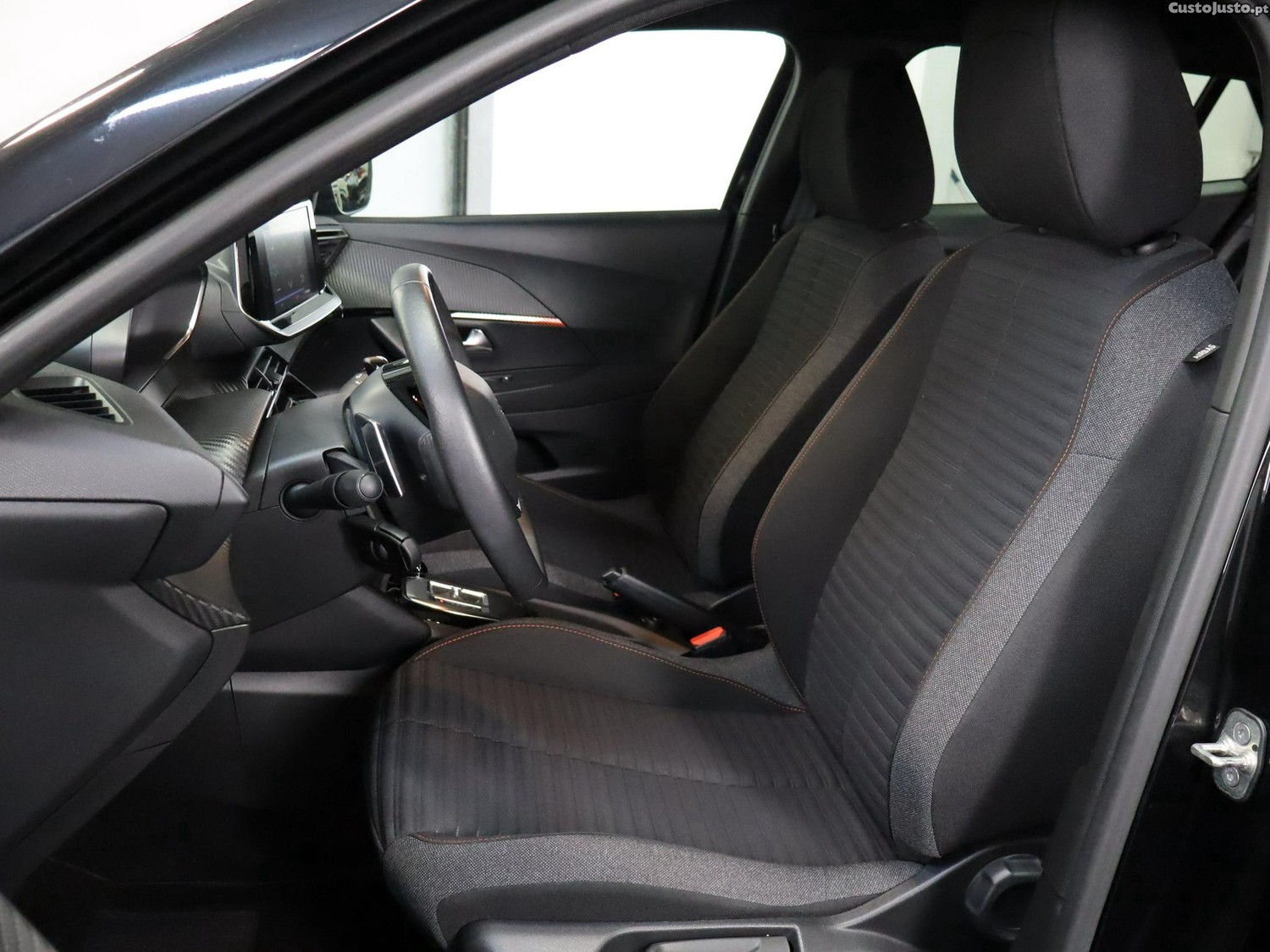 Peugeot 2008 1.5 BlueHDi Active EAT8 — fotografia 14