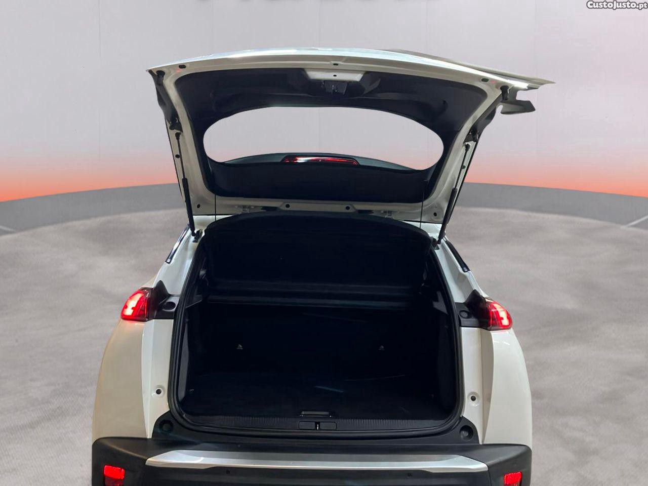 Peugeot 2008 1.2 PureTech Allure — fotografia 6