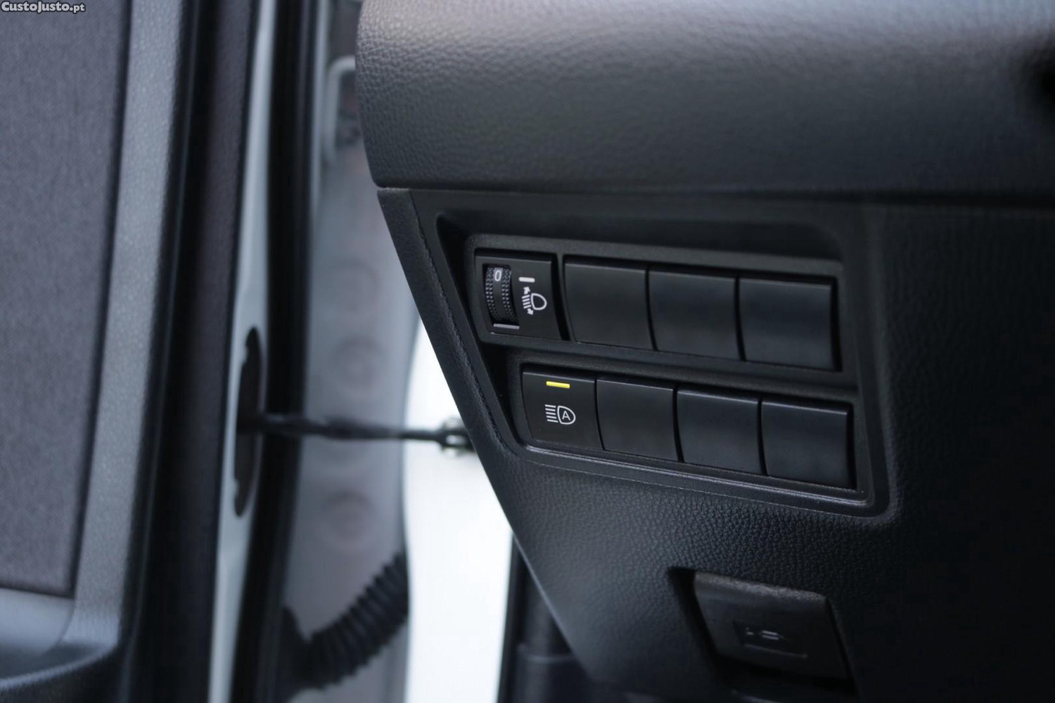 Toyota Yaris 1.5 HDF Comfort Plus Auto 115cv — fotografia 33