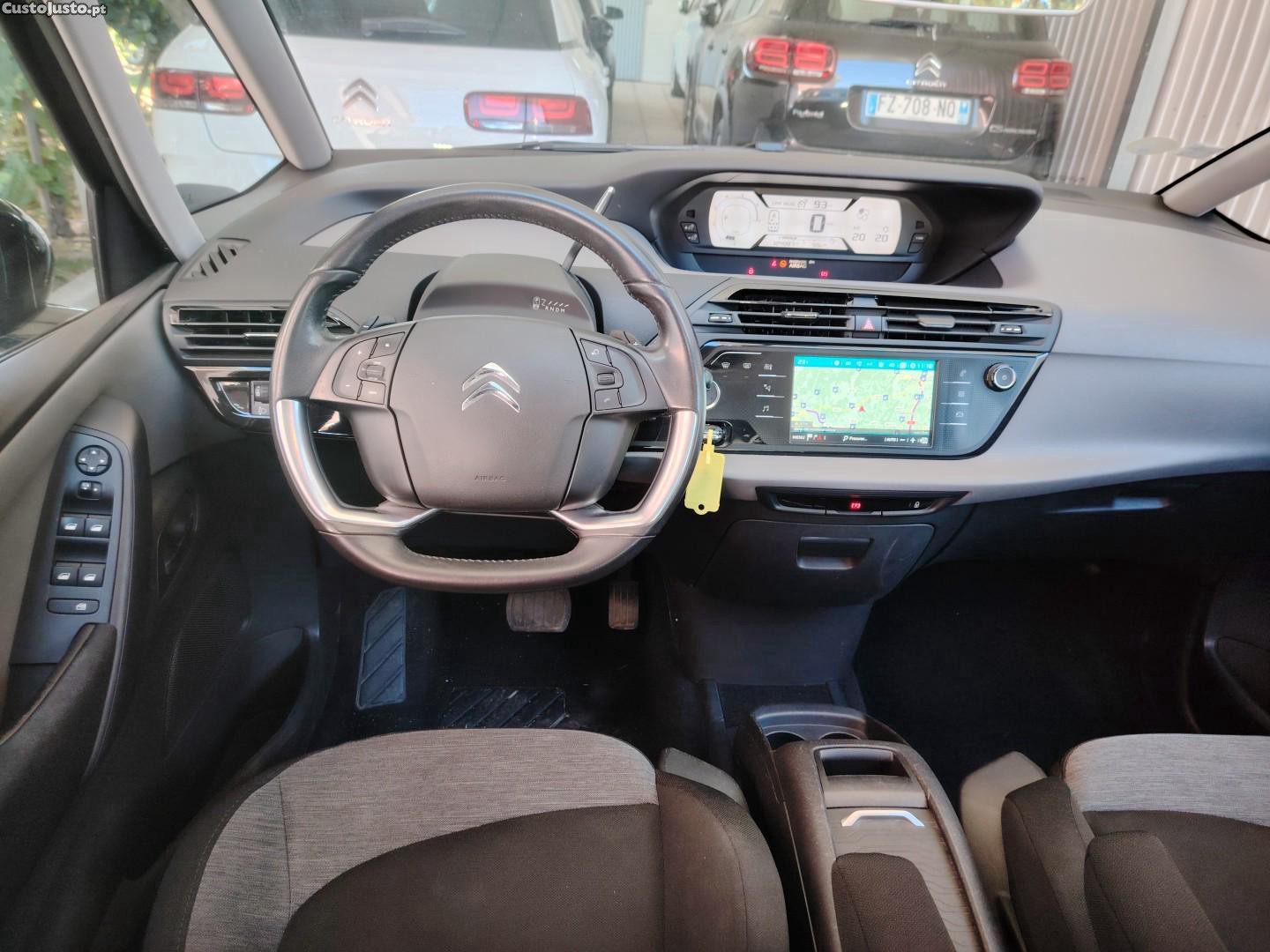 Citroën C4 Grand Picasso 1.6 BLUE HDI 120CV AUTO 7 LUGARES — fotografia 4
