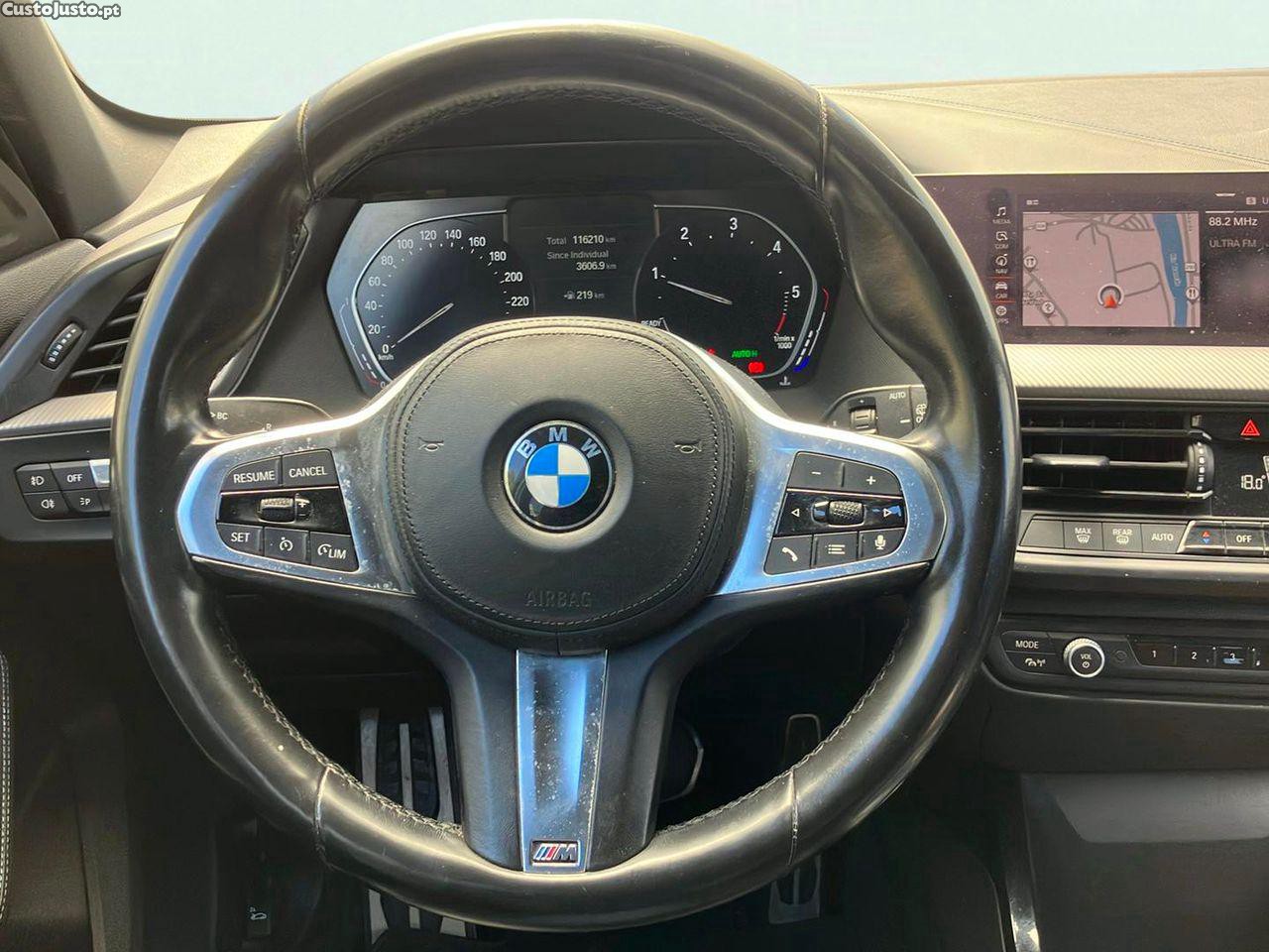 BMW 116 d Pack Desportivo M Auto — fotografia 8