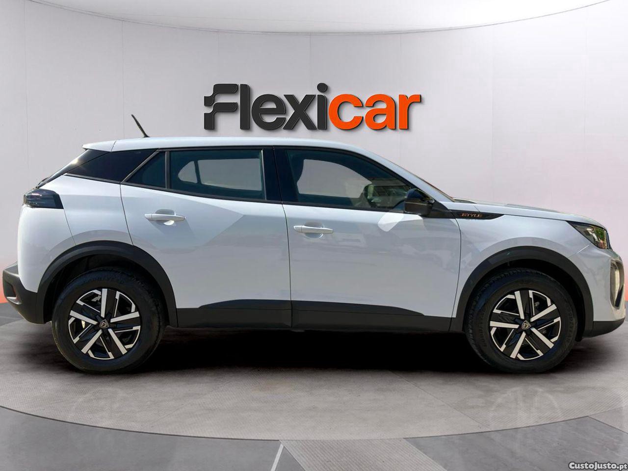 Peugeot 2008 1.2 Hybrid Style e-DCS6 — fotografia 10