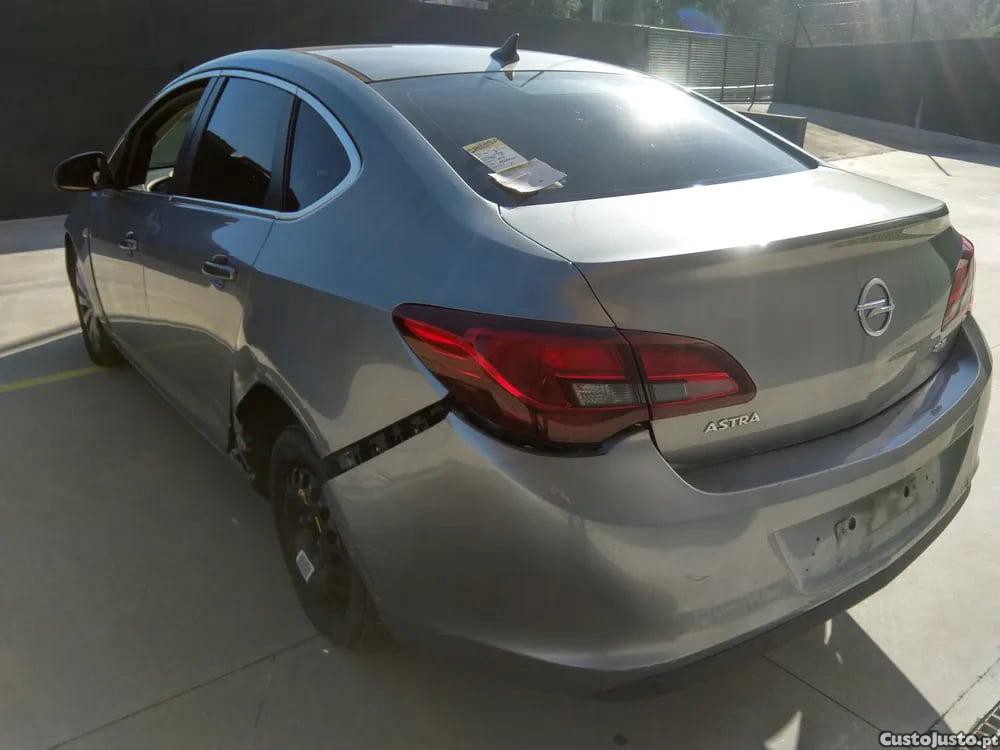 Opel Astra 1.7 CDTI (68) (81 kW / 110 cv) [09.2009 - 10.2015] — photo 4