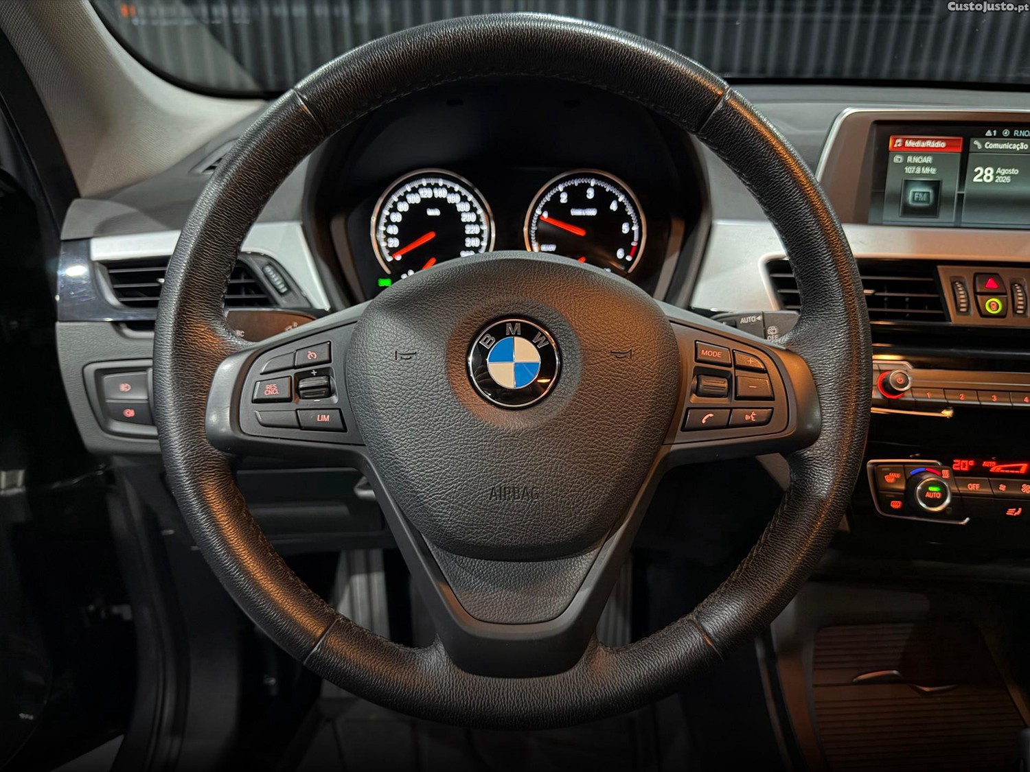 BMW X1 16 d sDrive Auto — fotografia 8