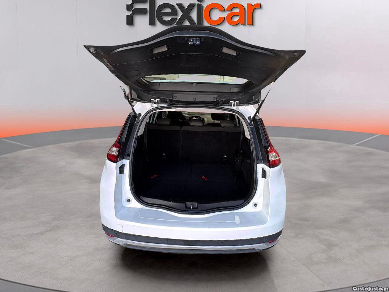 Renault Grand Scénic 1.5 dCi Luxe EDC SS — fotografia 11