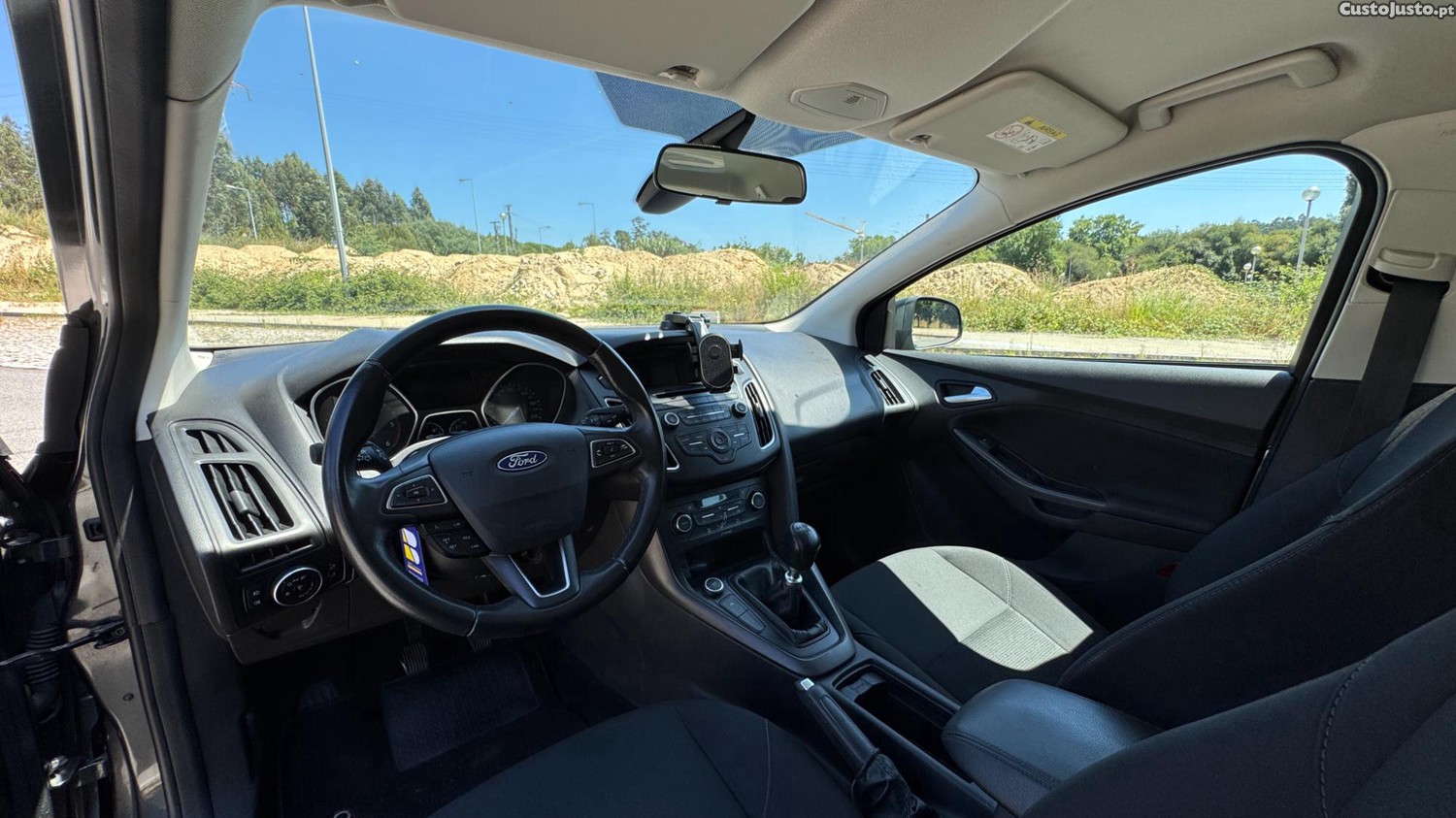 Ford Focus SW 1.5 TDCI TREND+ — fotografia 4