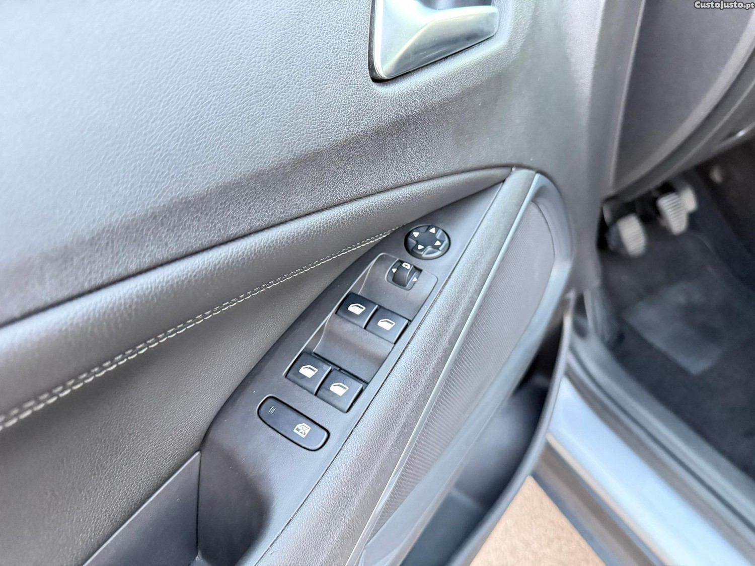 Opel Crossland X 1.2 Business Edition — fotografia 3