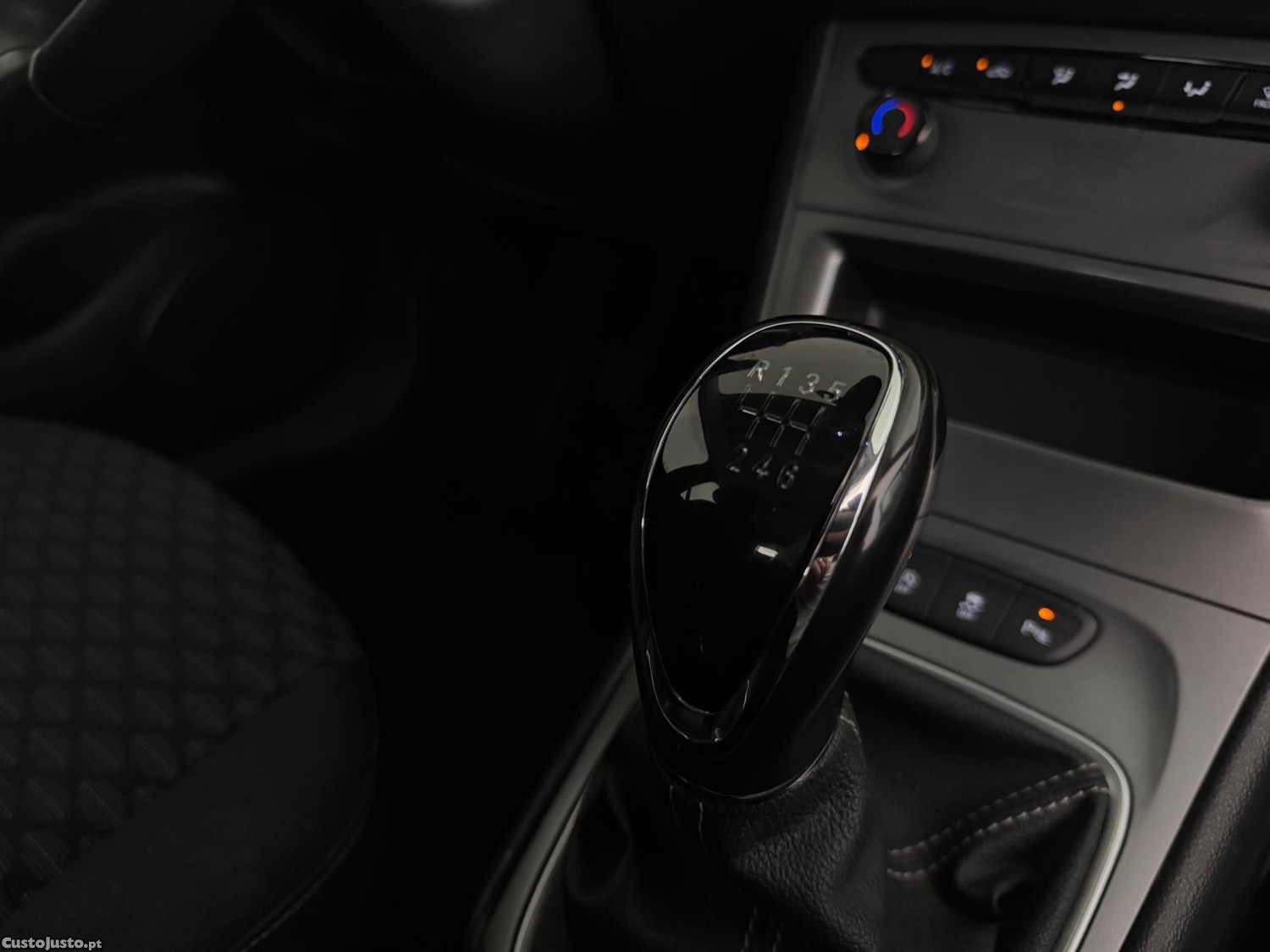 Opel Astra Sports Tourer 1.2 T Edition — fotografia 6