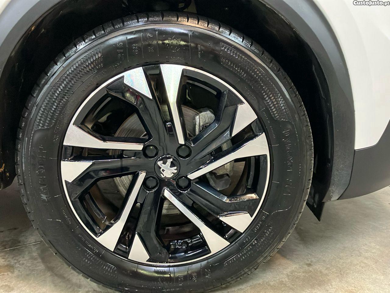 Peugeot 2008 1.2 PureTech Allure — fotografia 5