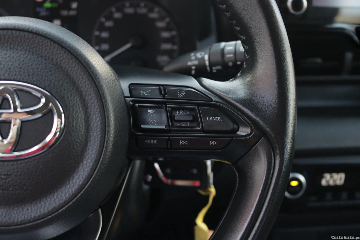 Toyota Yaris 1.5 HDF Comfort Plus Auto 115cv — fotografia 31