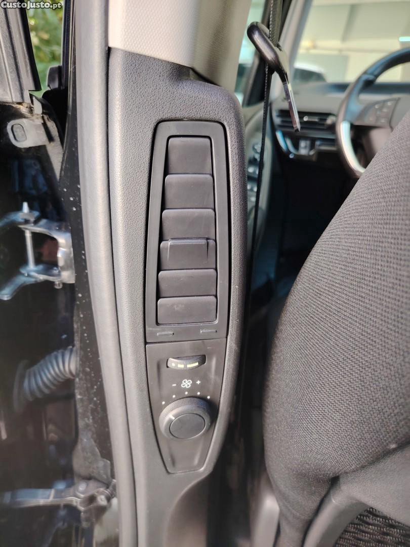 Citroën C4 Grand Picasso 1.6 BLUE HDI 120CV AUTO 7 LUGARES — fotografia 3