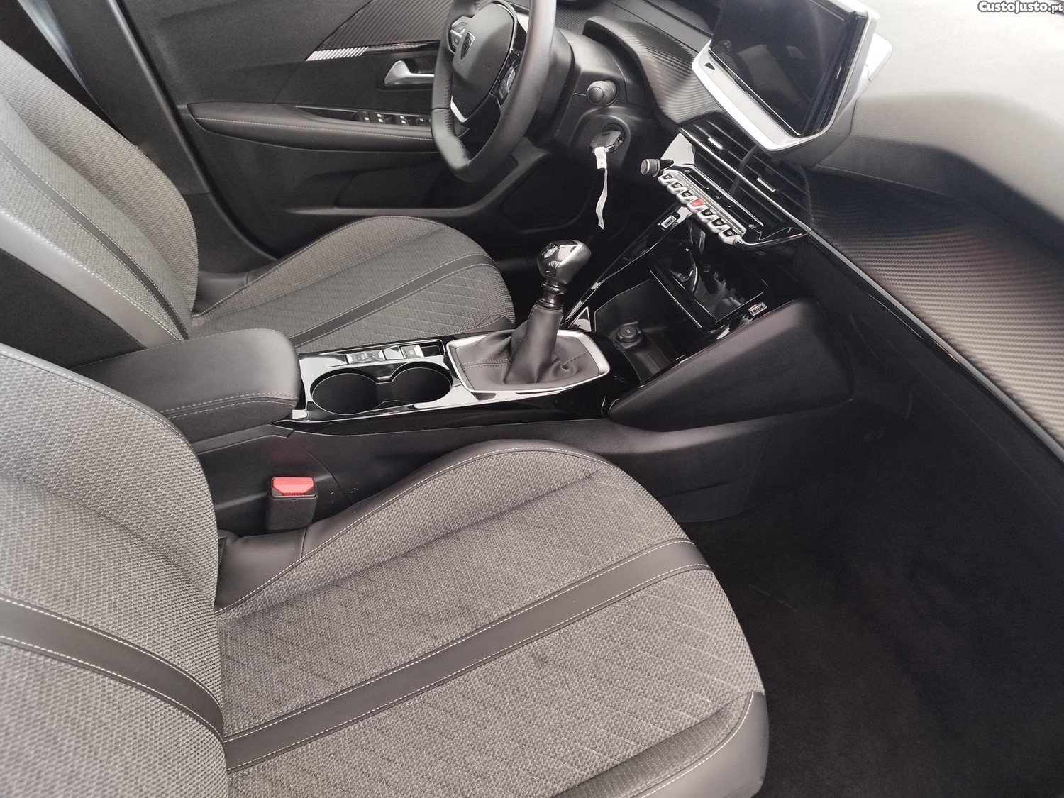 Peugeot 208 1.2 ALLURE — fotografia 3