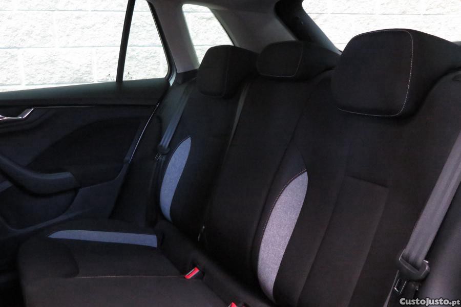 Skoda Kamiq 1.0 TSI Style DSG — fotografia 18