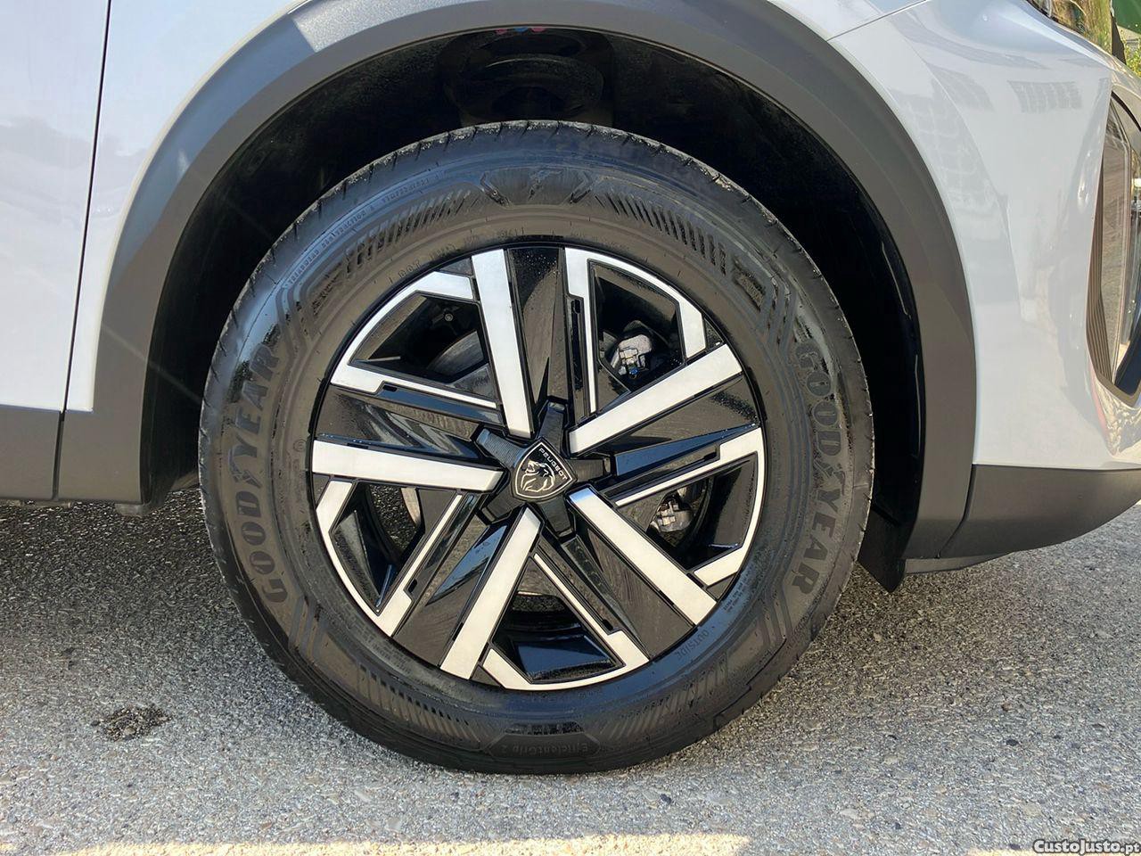 Peugeot 2008 1.2 Hybrid Style e-DCS6 — fotografia 9