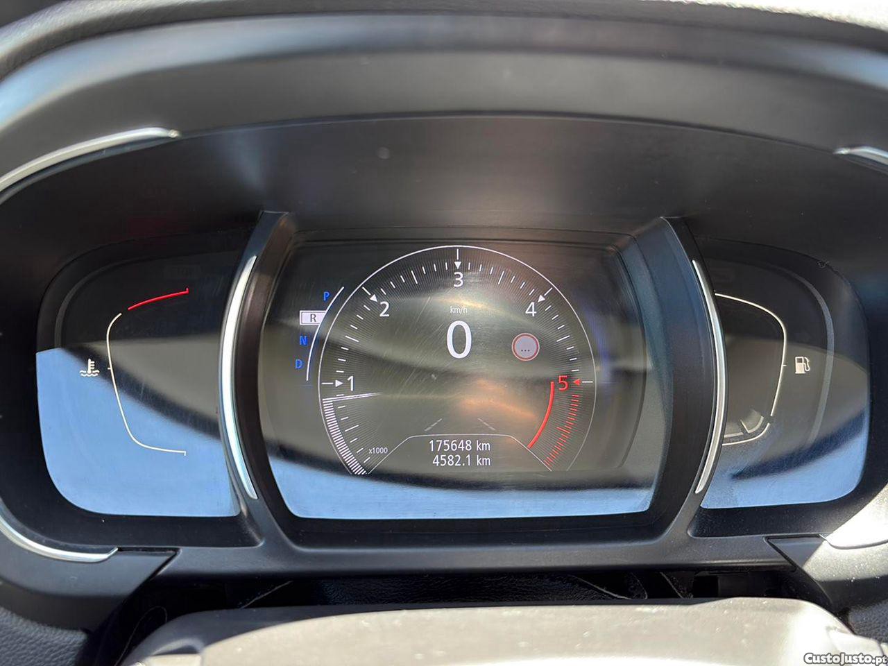 Renault Grand Scénic 1.5 dCi Luxe EDC SS — fotografia 7