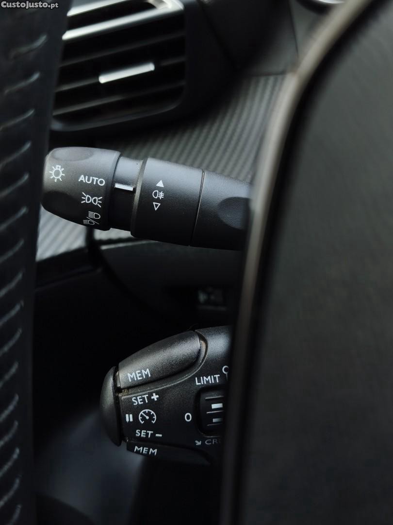 Peugeot 2008 TURBO 100 Allure — fotografia 5