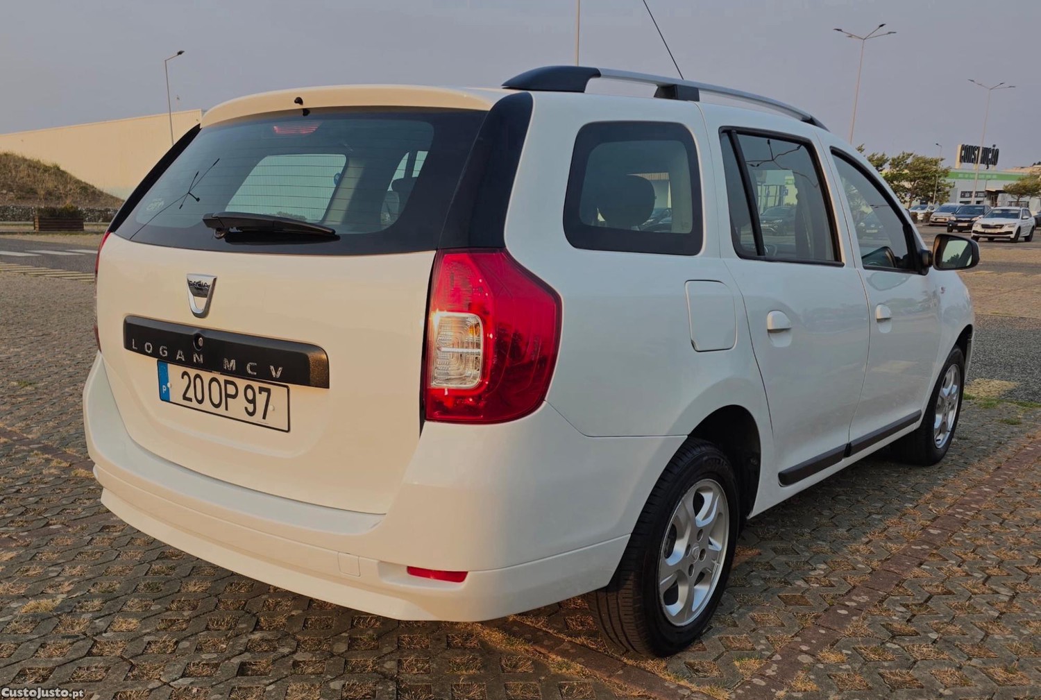 Dacia Logan MCV SL 10 anos GPL — fotografia 7