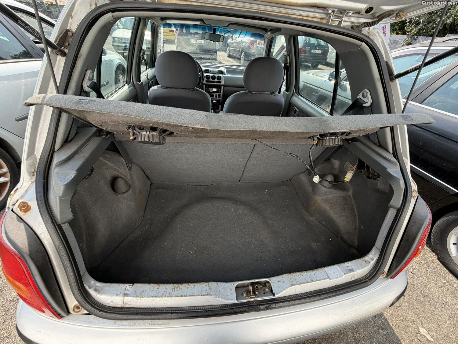 Nissan Micra 1.0i — fotografia 4