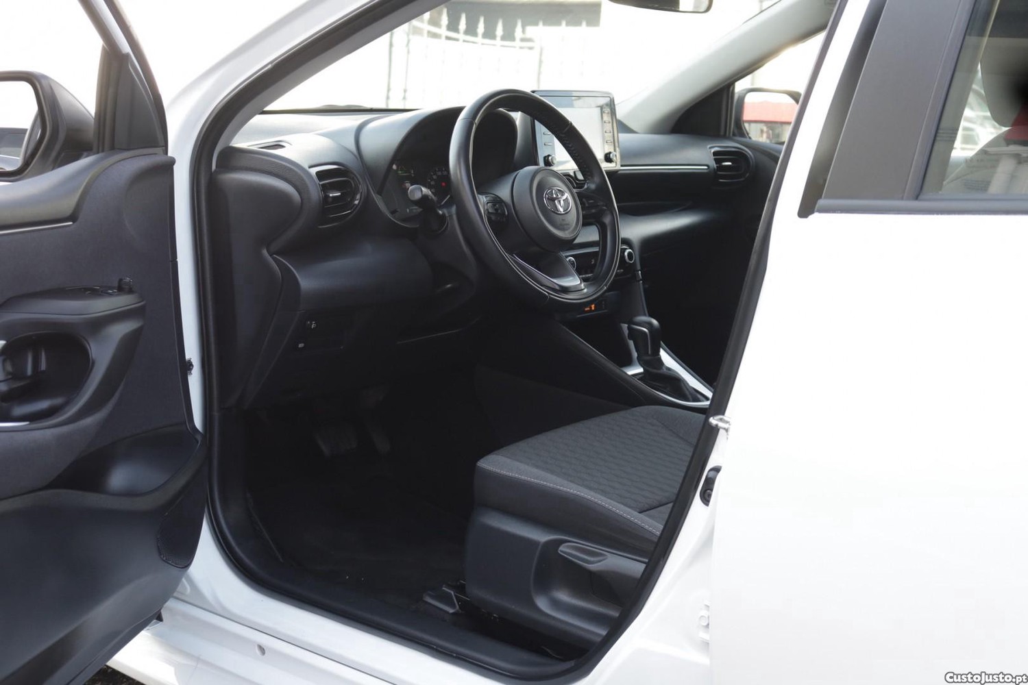 Toyota Yaris 1.5 HDF Comfort Plus Auto 115cv — fotografia 47