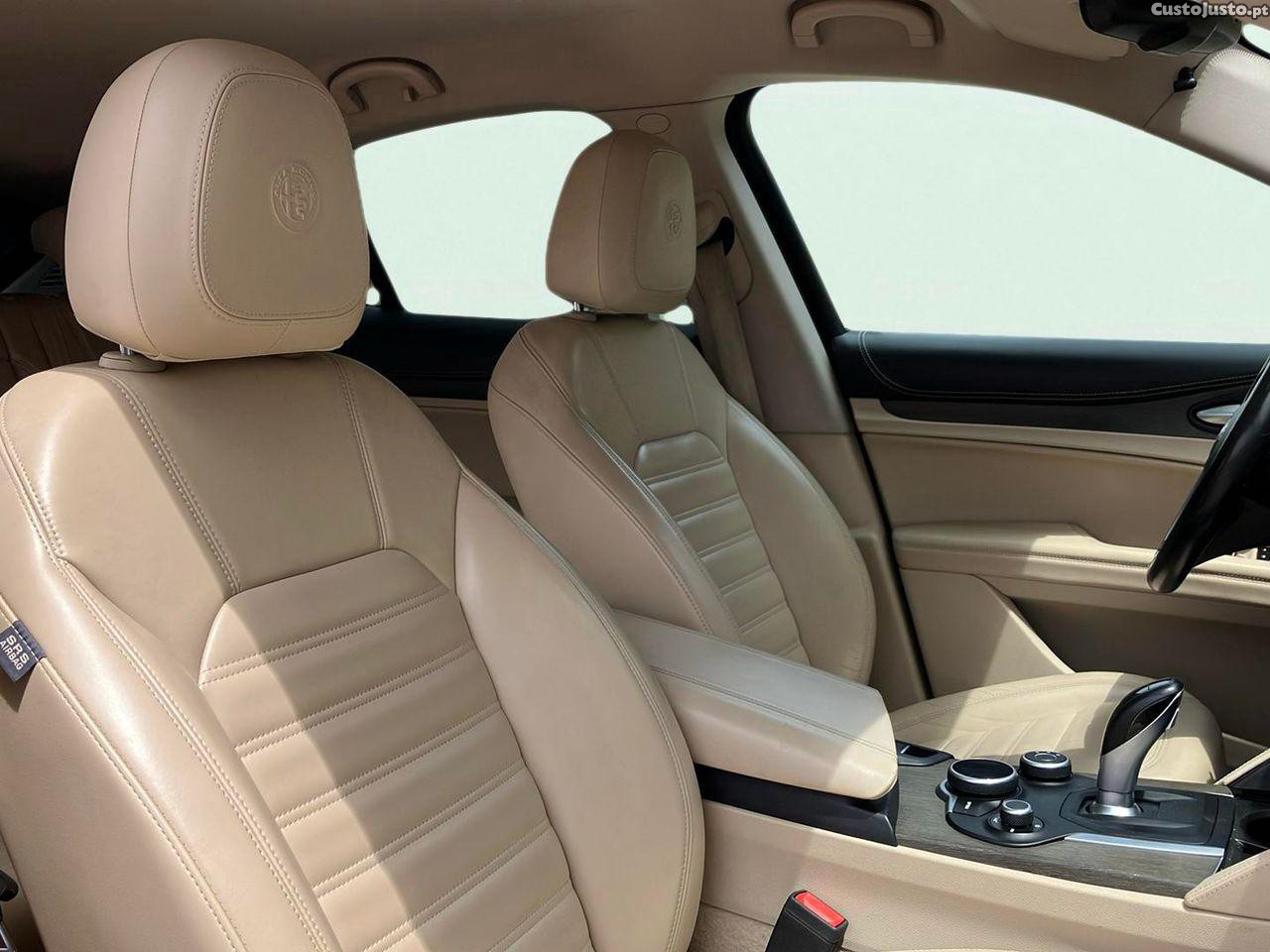 Alfa Romeo Stelvio 2.2 D Super AT8 — fotografia 4