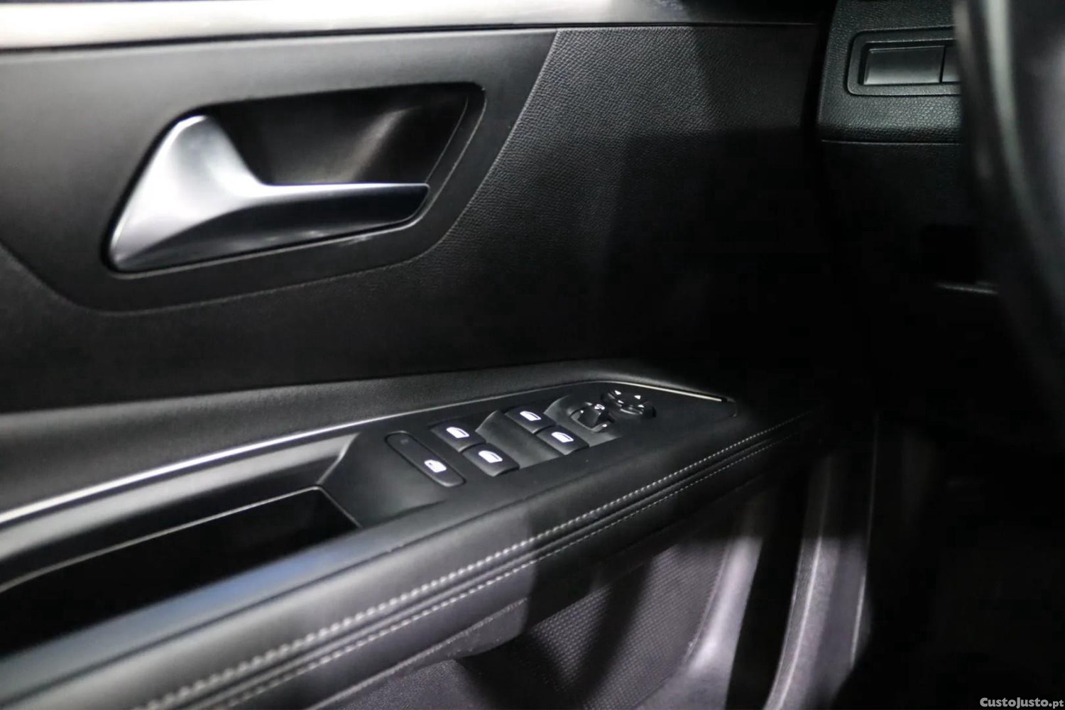 Peugeot 5008 PureTech 130 EAT8 Stop & Start Allure — fotografia 5