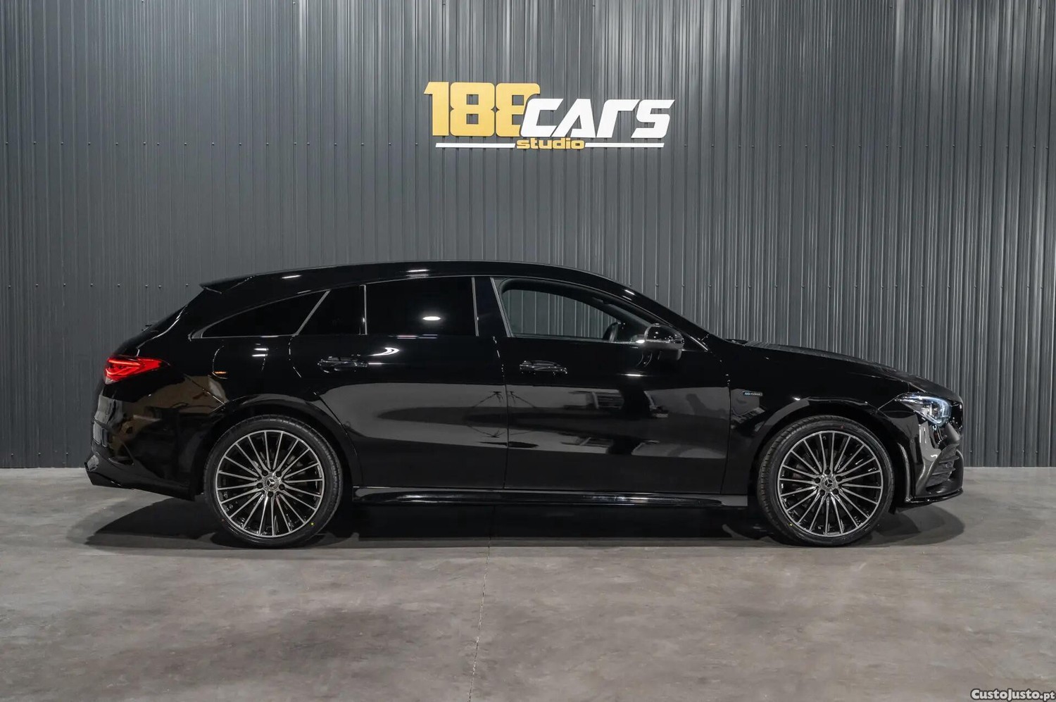 Mercedes-Benz CLA 250 e Shooting Brake AMG Line — fotografia 22