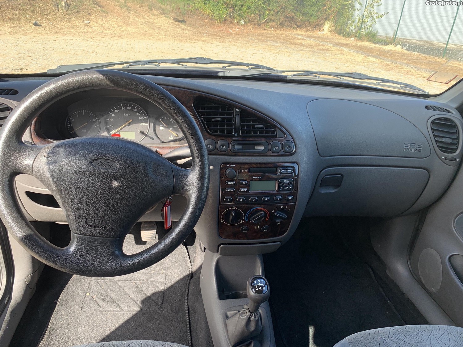 Ford Fiesta Mk4 — fotografia 4