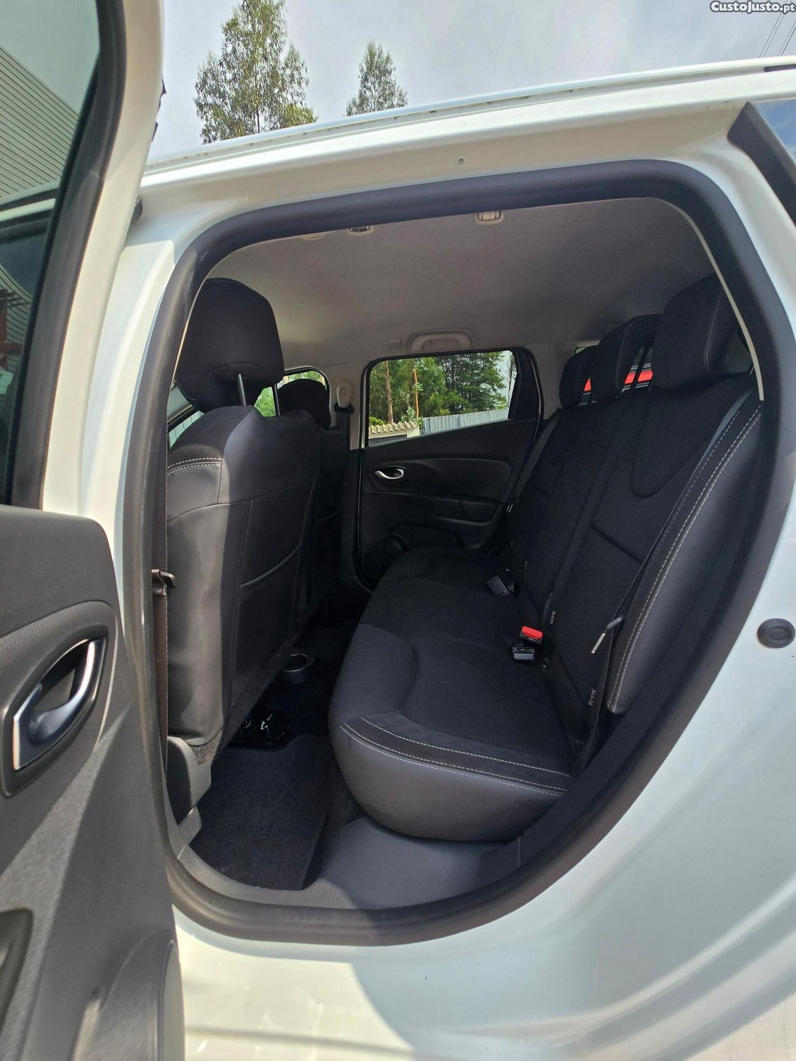 Renault Clio 1.5 dCi Limited Edition — fotografia 6