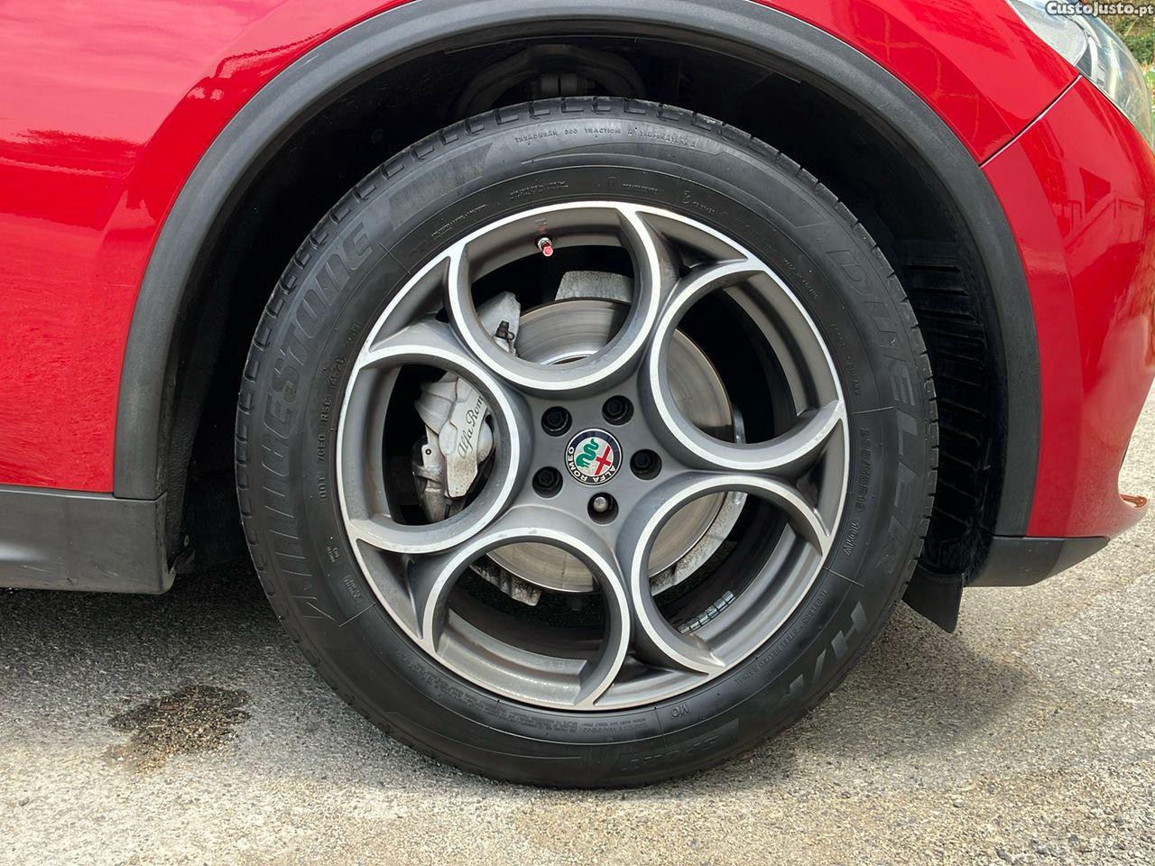 Alfa Romeo Stelvio 2.2 D Super AT8 — fotografia 10