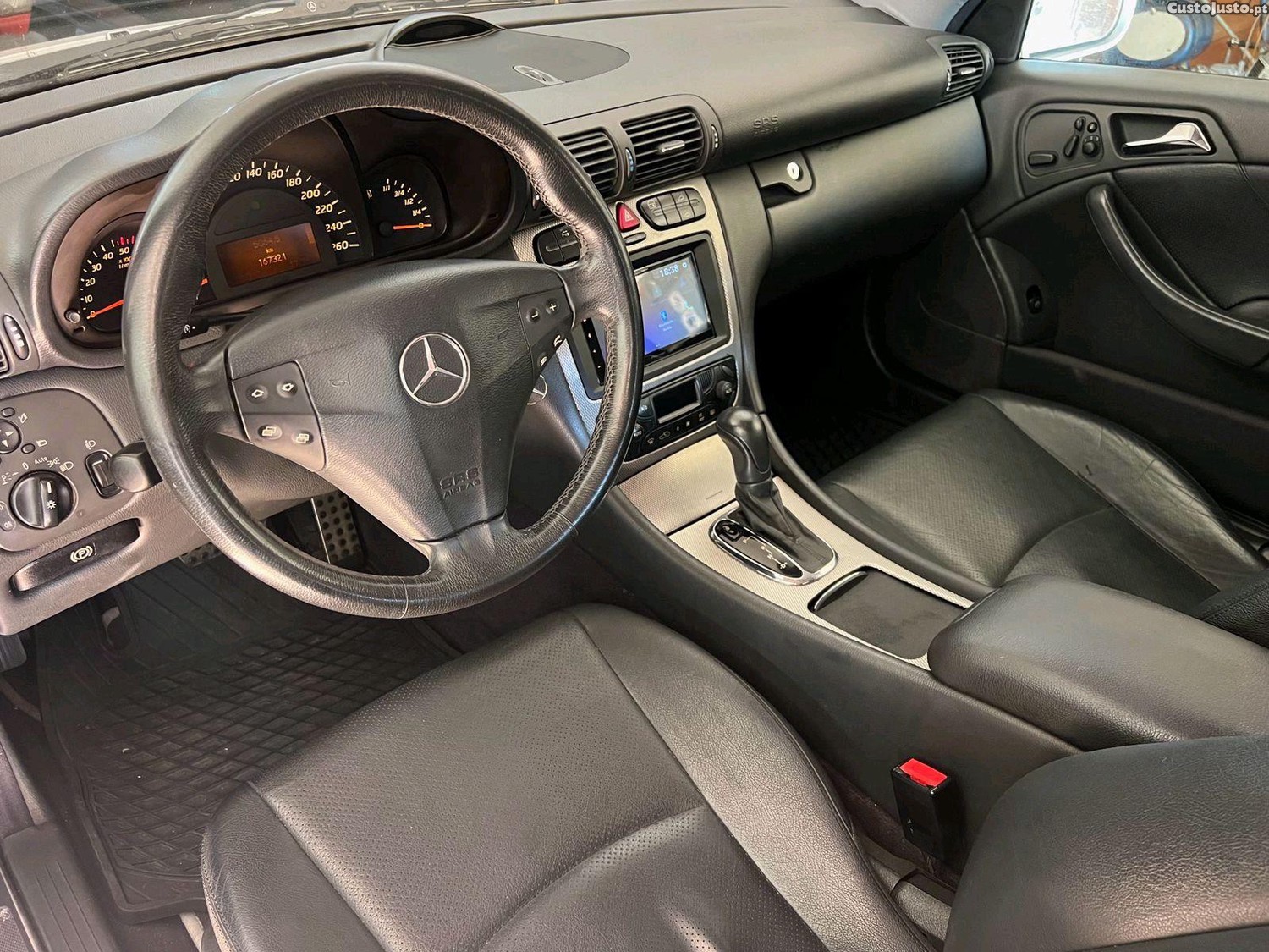 Mercedes-Benz C 220 CDI Coupe 143cv AMG NACIONAL — fotografia 5