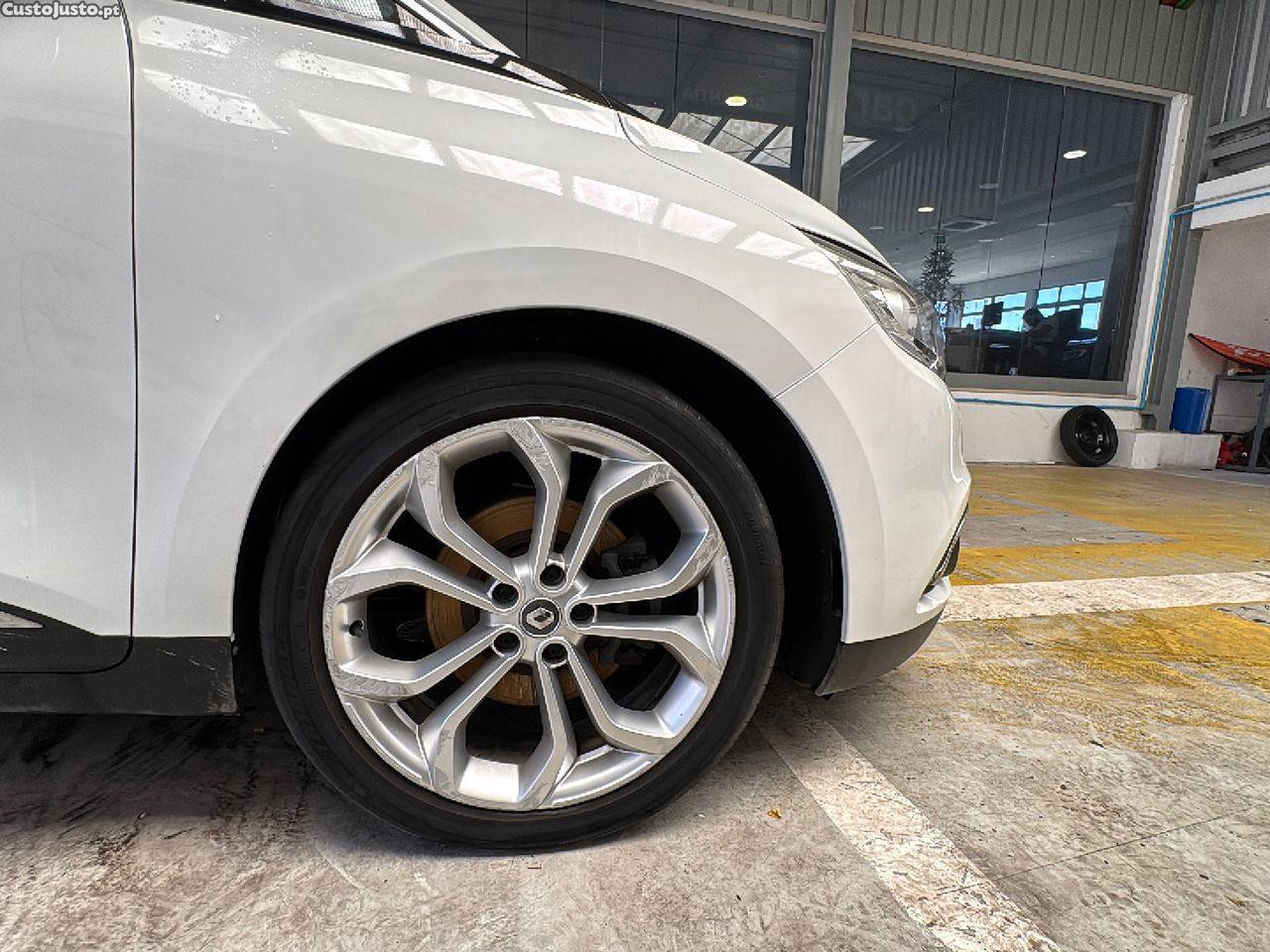 Renault Grand Scénic 1.5 dCi Luxe EDC SS — fotografia 8