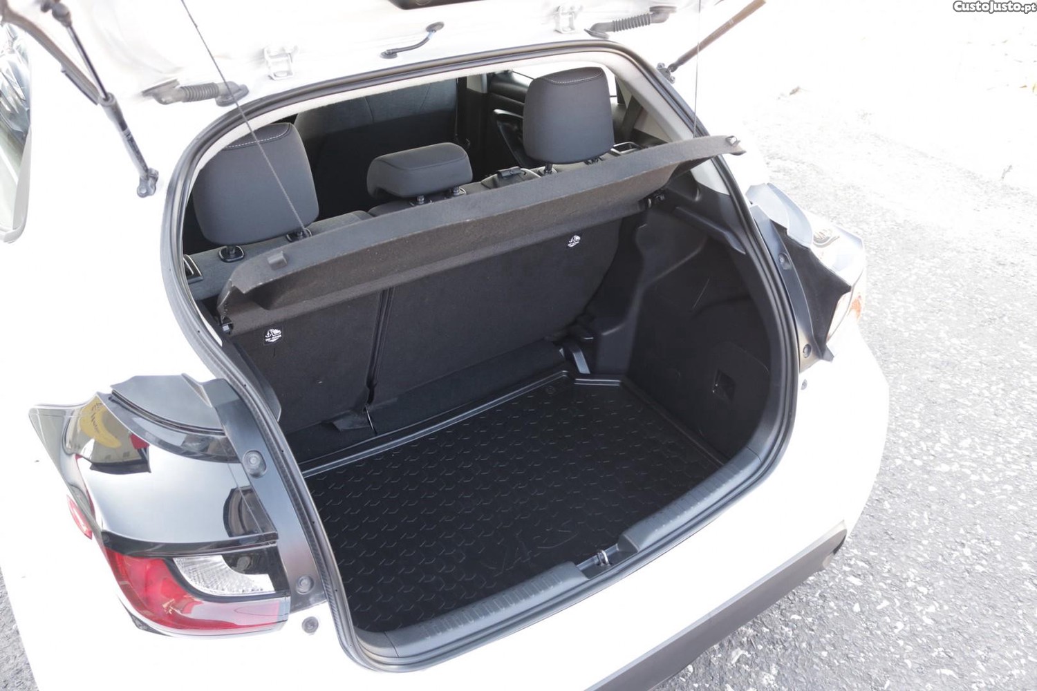 Toyota Yaris 1.5 HDF Comfort Plus Auto 115cv — fotografia 48