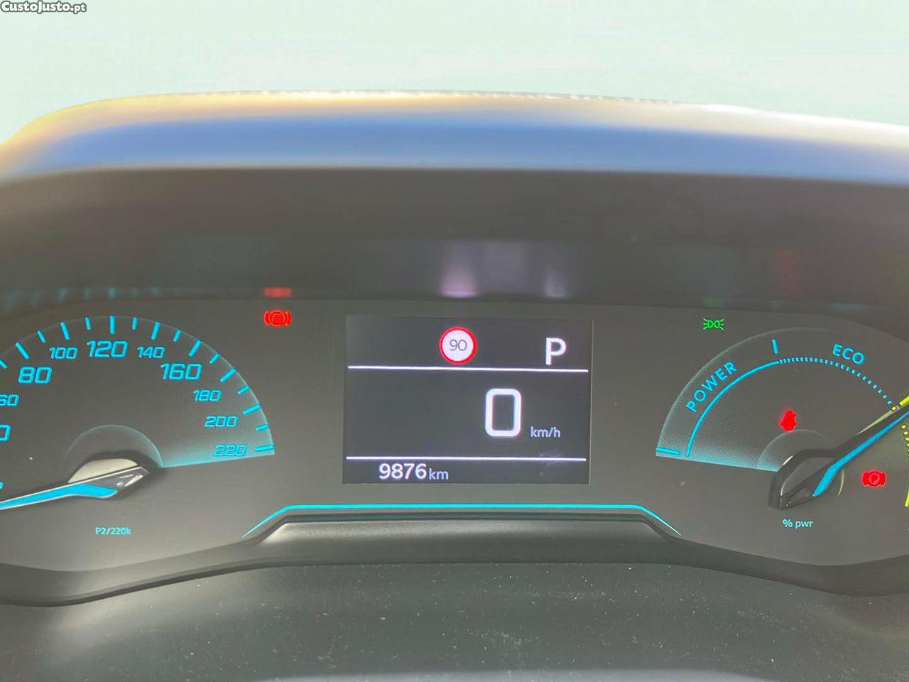 Peugeot 2008 1.2 Hybrid Style e-DCS6 — fotografia 8