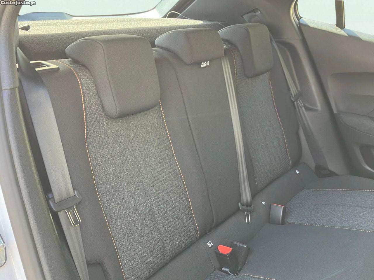 Peugeot 2008 1.2 Hybrid Style e-DCS6 — fotografia 3