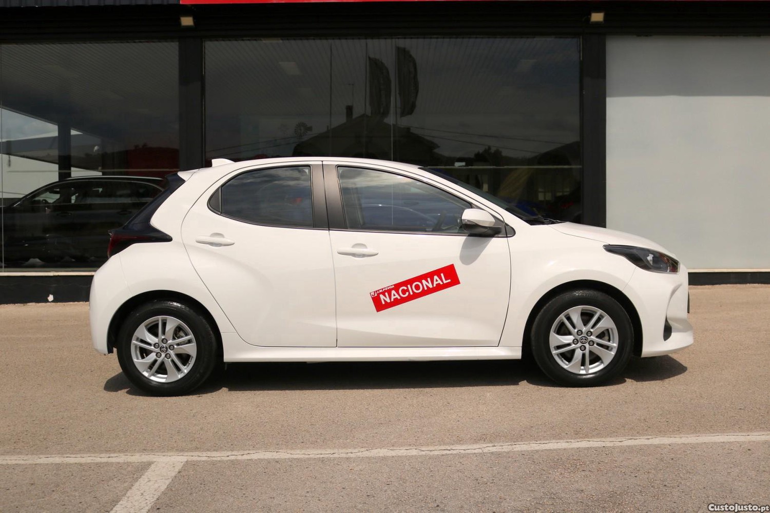 Toyota Yaris 1.5 HDF Comfort Plus Auto 115cv — fotografia 52