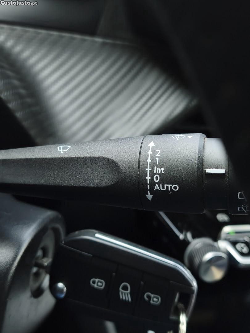 Peugeot 2008 TURBO 100 Allure — fotografia 4